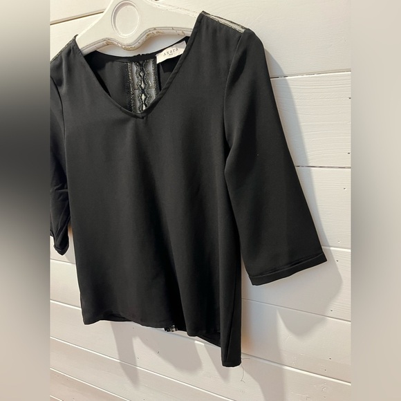 AXARA Paris black blouse  V-Neck Women's size M New - Picture 7 of 9